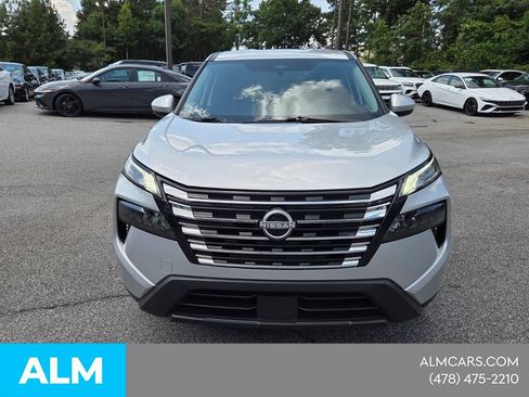 Used 2025 Nissan Rogue SV FWD image 2
