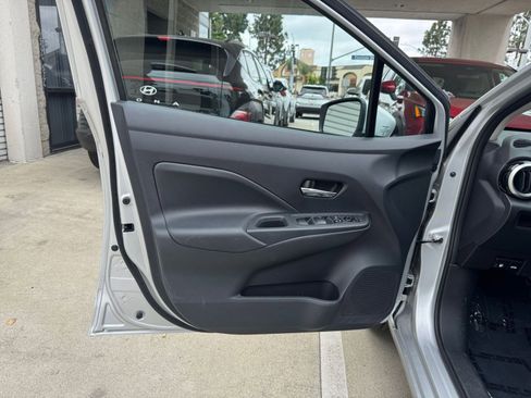 Used 2025 Nissan Versa SV FWD image 18
