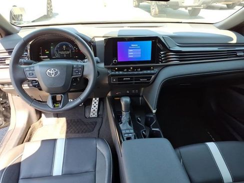 Used 2025 Toyota Camry SE FWD image 11
