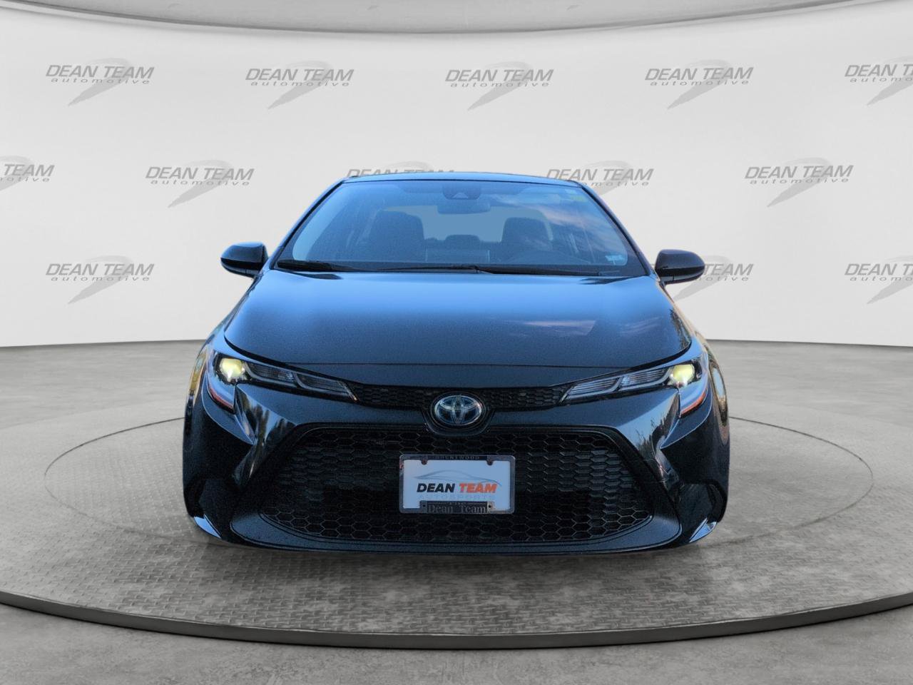 Used 2020 Toyota Corolla LE FWD image 2