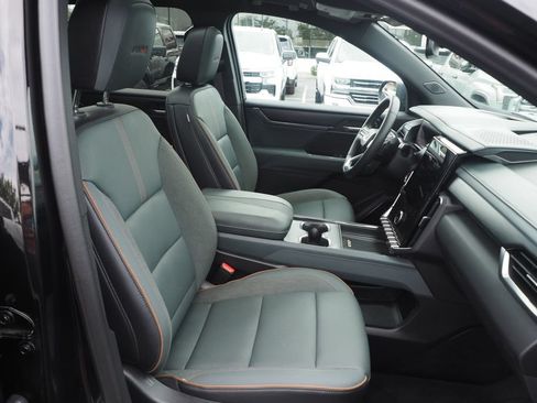 Used 2024 GMC Acadia AT4 w/ Luxury Package AWD/4WD image 22