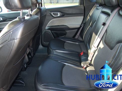Used 2024 Jeep Compass Latitude AWD/4WD image 12