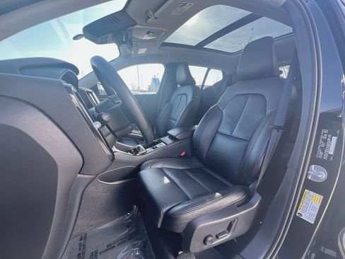 Certified 2024 Volvo XC40 B5 Plus w/ Protection Package Premier AWD/4WD image 10