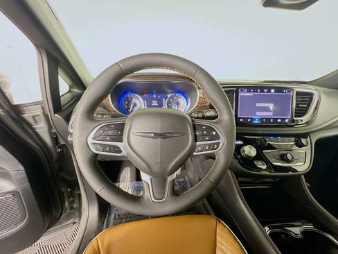 Used 2022 Chrysler Pacifica Pinnacle image 13