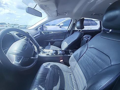 Used 2015 Ford Fusion SE w/ Equipment Group 202A FWD image 3