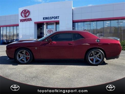 Used 2018 Dodge Challenger SRT Hellcat image 2