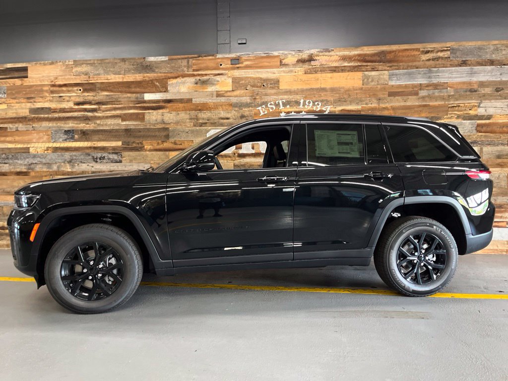 New 2026 Jeep Grand Cherokee Altitude AWD/4WD image 15