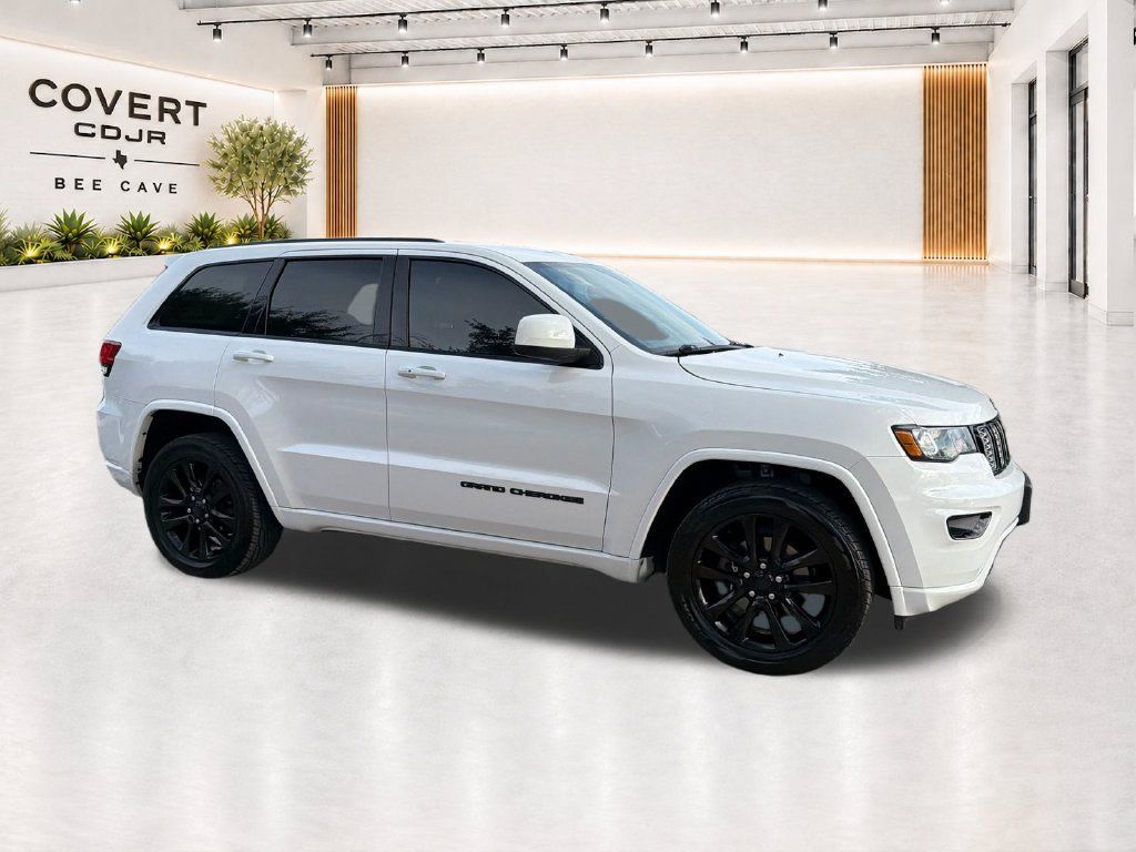 Used 2017 Jeep Grand Cherokee Altitude AWD/4WD image 12