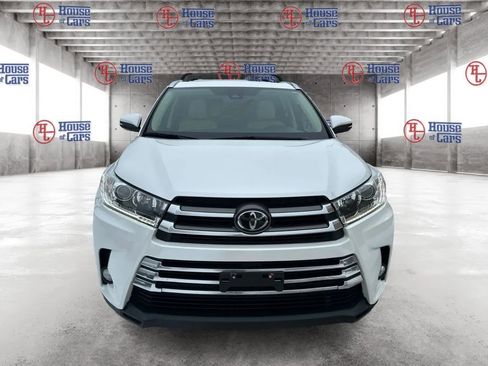 Used 2017 Toyota Highlander Limited image 2