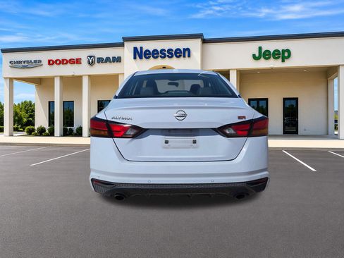 Used 2025 Nissan Altima 2.5 SR w/ SR Premium Package FWD image 8