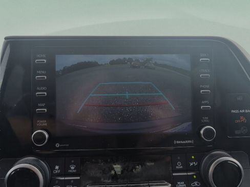 Used 2022 Toyota Highlander L FWD image 22
