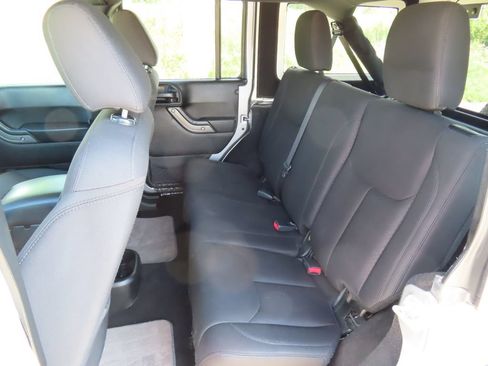 Used 2018 Jeep Wrangler Unlimited Sport S AWD/4WD image 24
