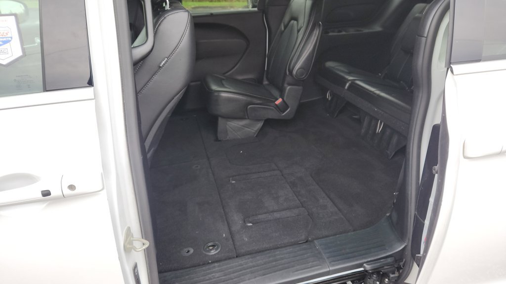 Used 2025 Chrysler Pacifica Select FWD image 14
