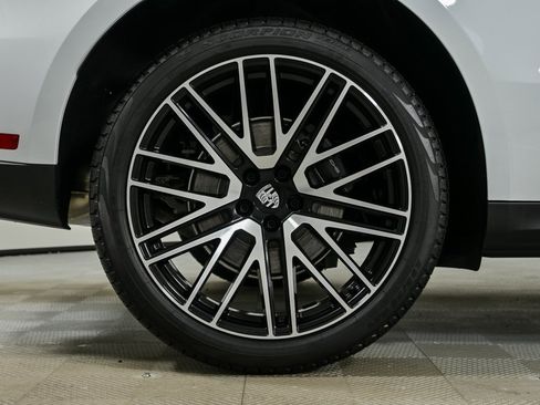 New 2025 Porsche Macan image 38