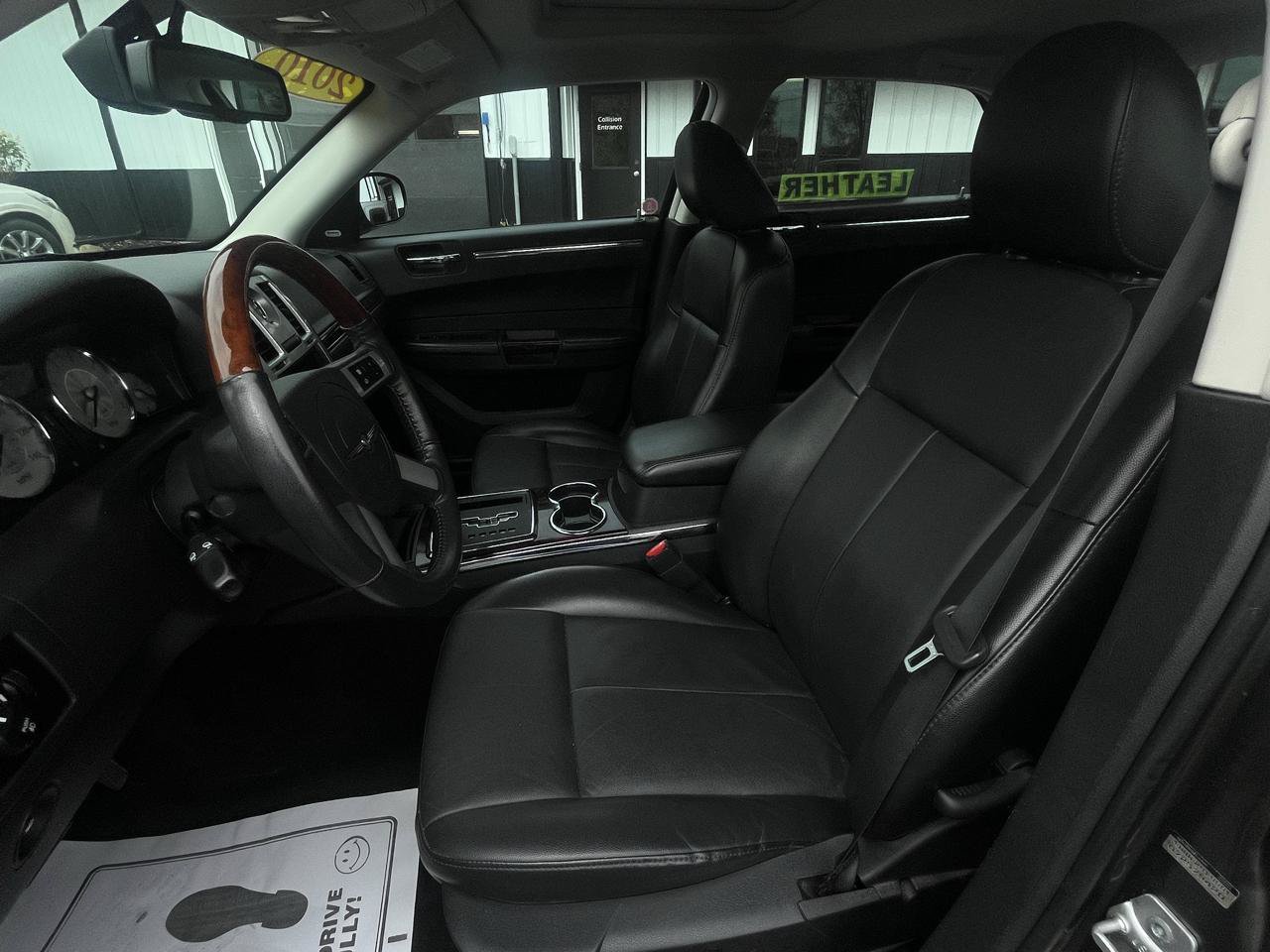 Used 2010 Chrysler 300 Limited RWD image 13
