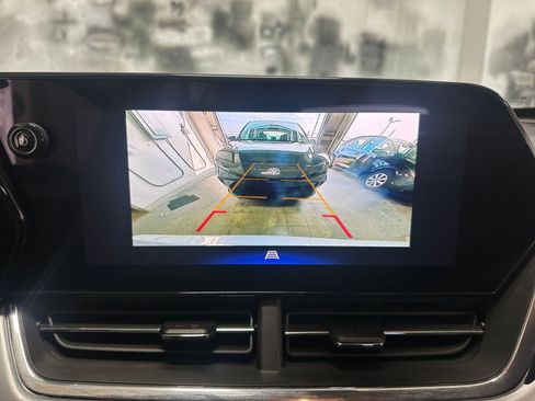 Used 2025 Chevrolet Trax LT image 17