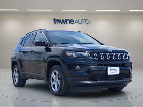 Used 2023 Jeep Compass Latitude AWD/4WD image 9