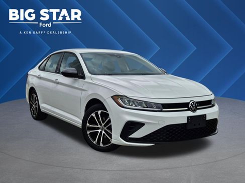 Used 2025 Volkswagen Jetta Sport image 1