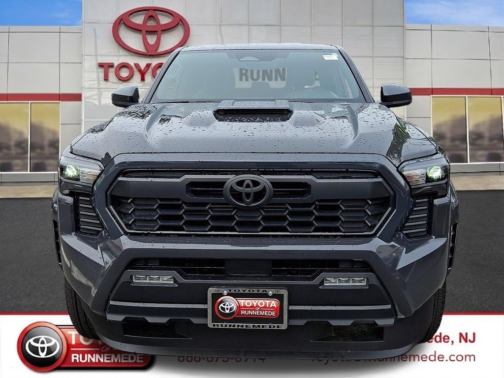 Certified 2025 Toyota Tacoma TRD Sport AWD/4WD image 2