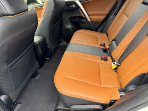 Used 2018 Toyota RAV4 Limited FWD image 15