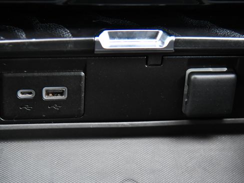 Used 2023 GMC Yukon XL Denali image 30