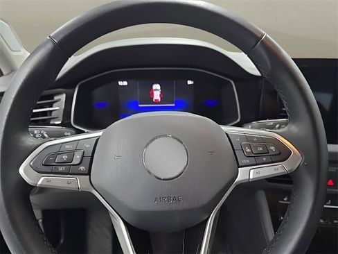 Used 2025 Volkswagen Jetta SE image 23