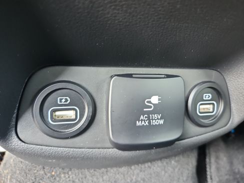 Certified 2023 Hyundai Santa Fe Limited FWD image 17