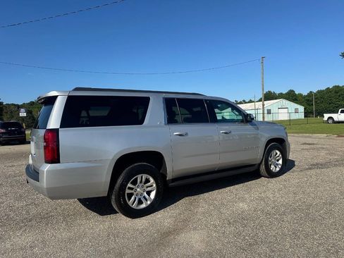 Used 2018 Chevrolet Suburban LT AWD/4WD image 12
