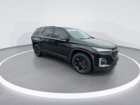 Used 2023 Chevrolet Traverse LT FWD image 2