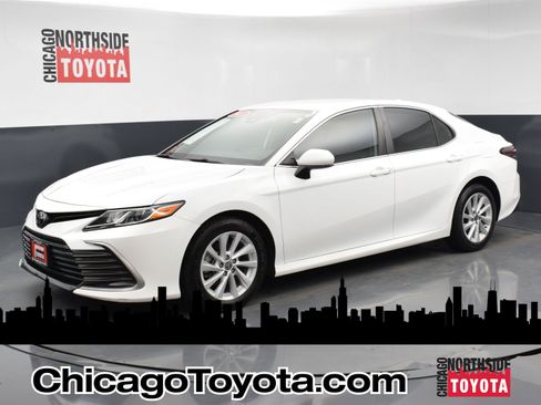 Used 2021 Toyota Camry LE image 1