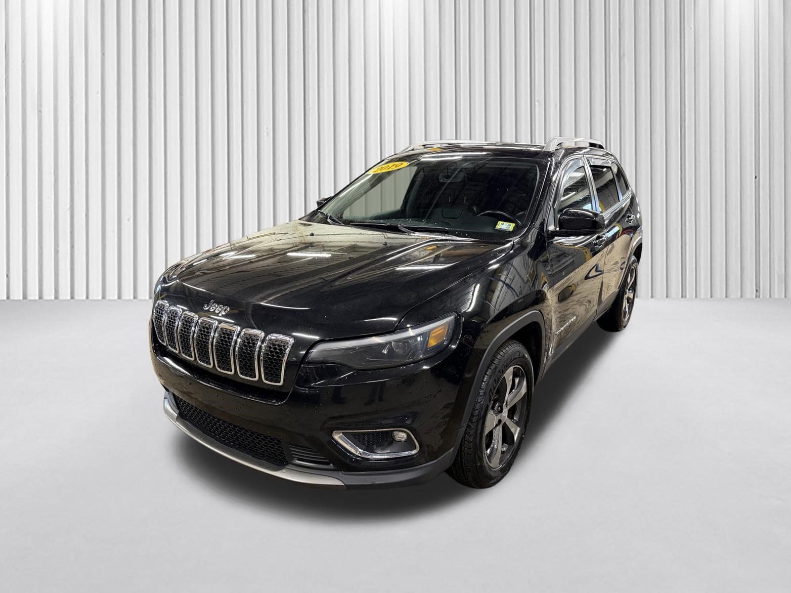 Used 2019 Jeep Cherokee Limited AWD/4WD image 1