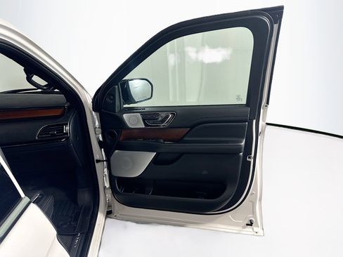 Used 2019 Lincoln Navigator L Reserve image 36