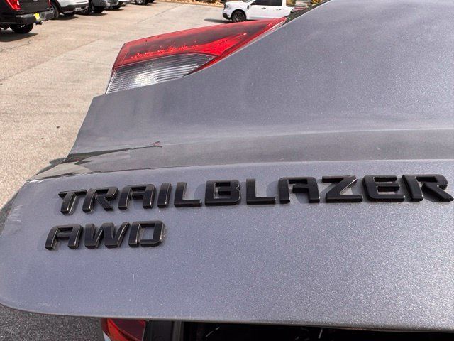 Used 2021 Chevrolet TrailBlazer RS w/ Sun and Liftgate Package AWD/4WD image 14