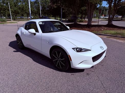 Used 2024 MAZDA MX-5 Miata RF Grand Touring RWD image 13