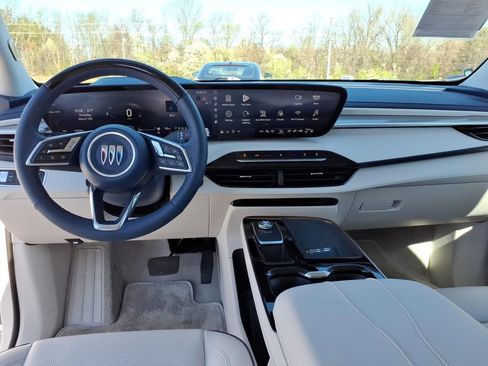 Used 2025 Buick Enclave Avenir w/ Super Cruise Package FWD image 8