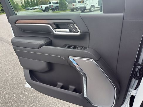 New 2026 GMC Sierra 2500 Denali w/ Technology Package AWD/4WD image 9