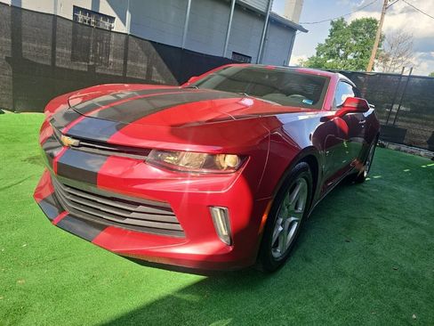 Used 2017 Chevrolet Camaro LT RWD image 10
