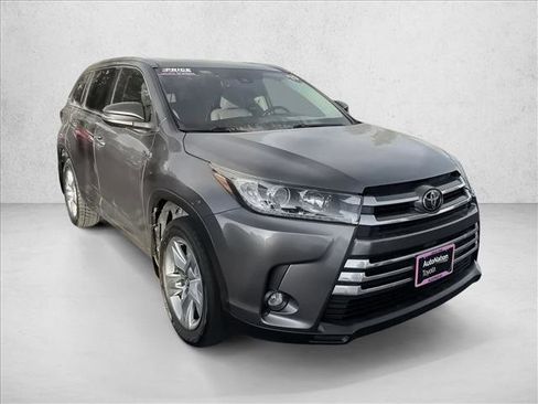 Used 2019 Toyota Highlander Limited image 3