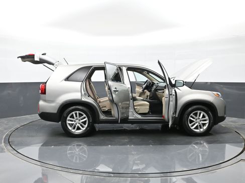 Used 2014 Kia Sorento LX image 45