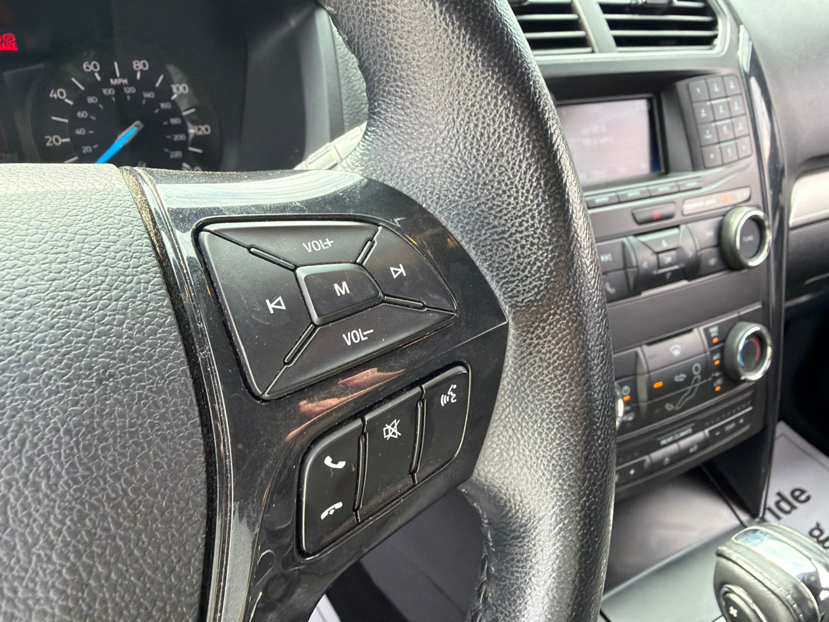 Used 2018 Ford Explorer XLT FWD image 21