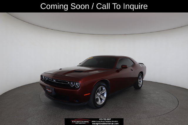 Used 2017 Dodge Challenger SXT RWD image 1