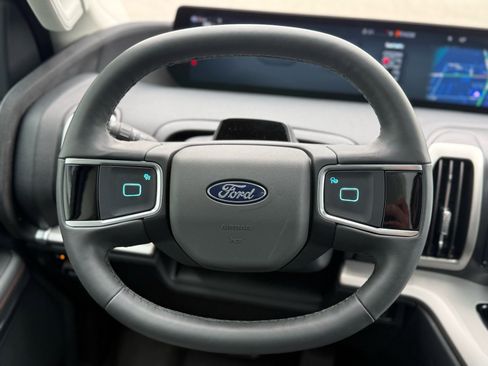 Used 2025 Ford Expedition Active image 19