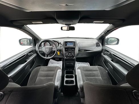 Used 2017 Dodge Grand Caravan SE FWD image 19