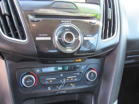 Used 2018 Ford Focus SEL FWD image 22