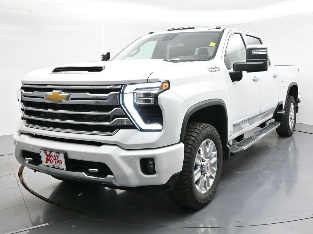 Used 2024 Chevrolet Silverado 3500 High Country w/ High Country Premium Package AWD/4WD image 3