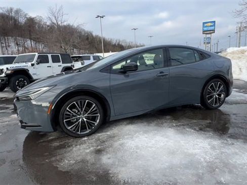 Used 2024 Toyota Prius XLE image 4