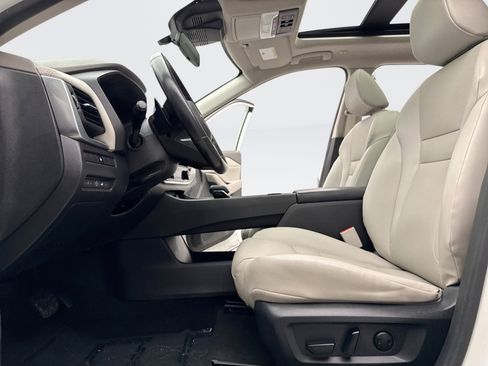 Used 2023 Nissan Rogue SV w/ SV Premium B Package image 11