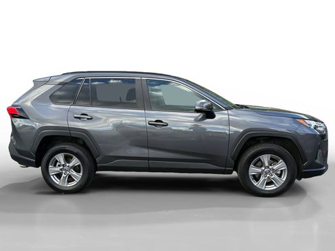 Used 2022 Toyota RAV4 XLE w/ Convenience Package image 6