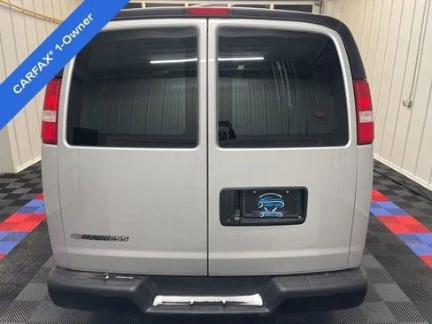 Used 2022 Chevrolet Express 2500 image 4