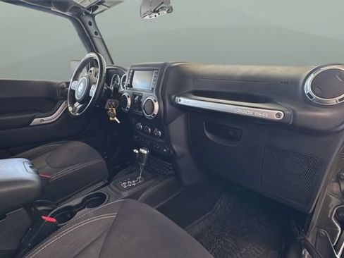 Used 2015 Jeep Wrangler Unlimited Sahara w/ Dual Top Group AWD/4WD image 19
